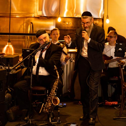 Live band entertainment at an Izzy's catered event